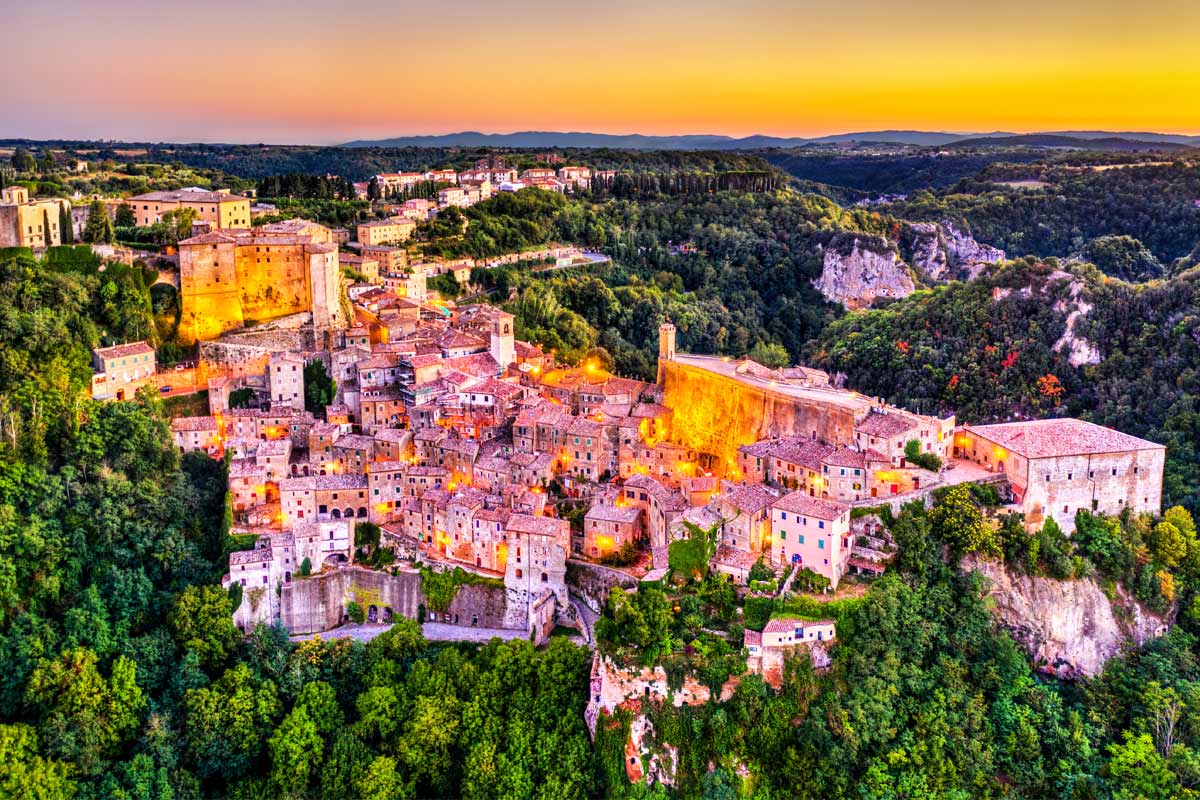 borgo di Sorano in Toscana