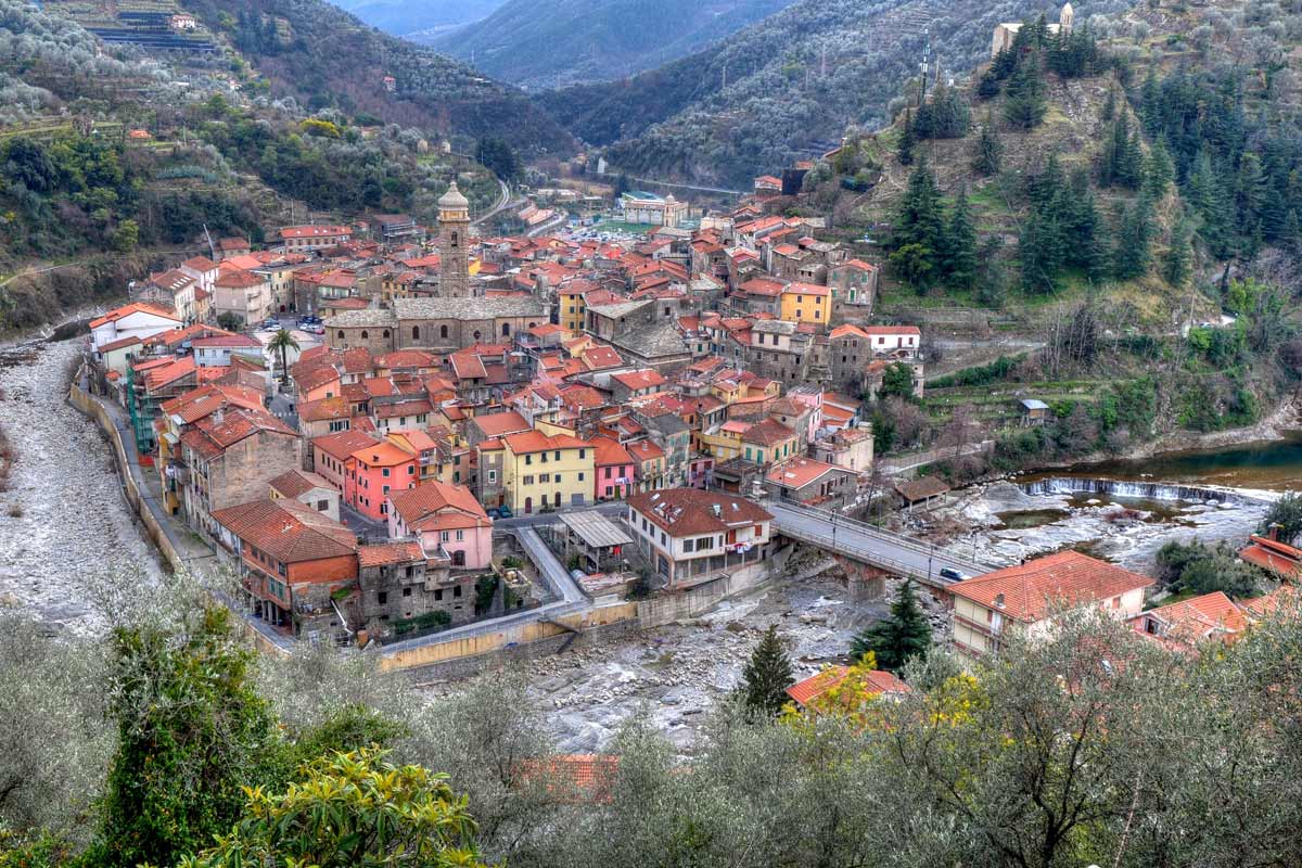 borgo di Badalucco in Liguria