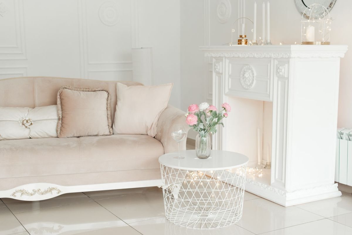 camino finto in gesso in stile shabby