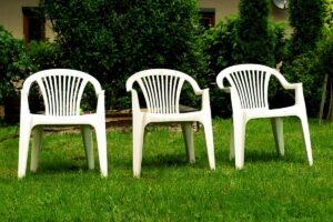 pulire sedie di plastica ingiallite
