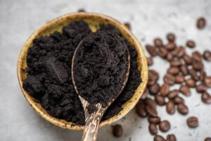 Fondi di caffè: su quali piante usarli per avere fioriture spettacolari d’estate