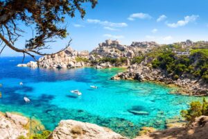 Dove andare al mare a giugno per trovare poca gente e paesaggi mozzafiato