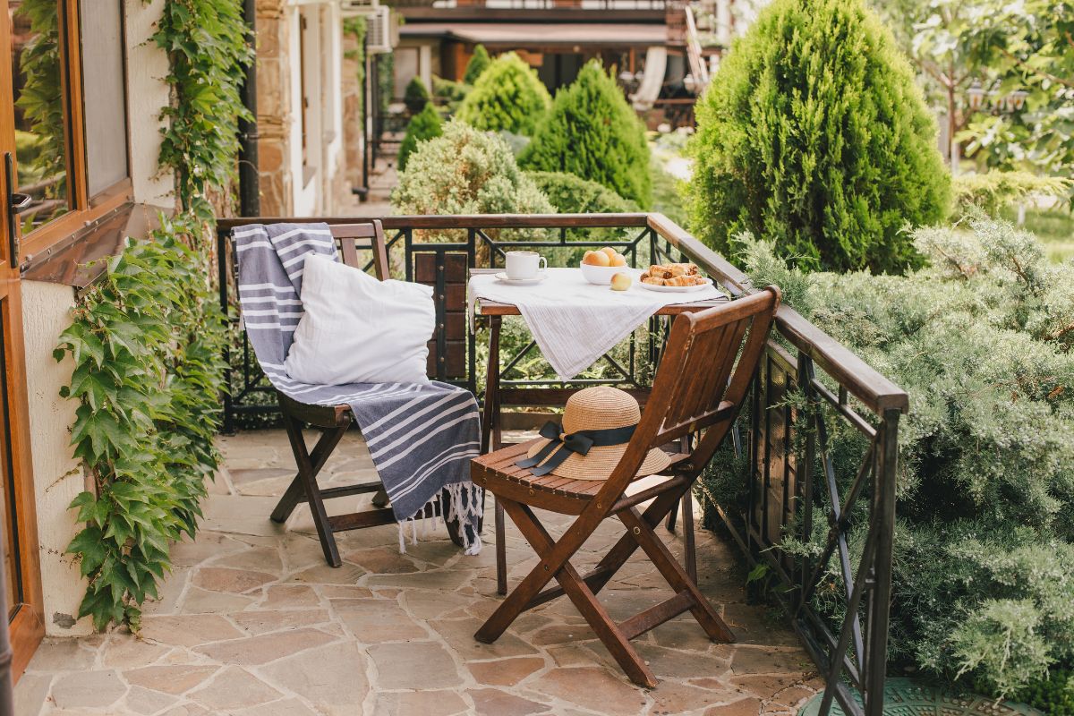 Idee per arredare il balcone in estate: ecco come trasformarlo in un angolo relax