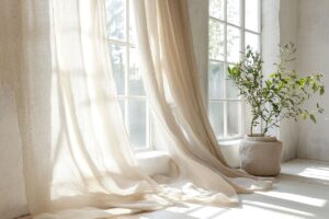 Come rinfrescare tende e tessuti in casa senza lavarli: il metodo con aceto e oli essenziali