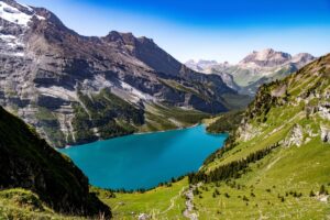 Le Alpi svizzere in estate: 3 laghi cristallini da raggiungere a piedi