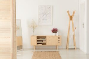 Come riorganizzare l’ingresso in estate: idee salvaspazio e profumo di fresco