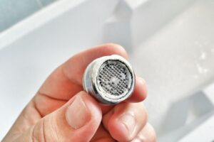 Pulizie estive: i metodi naturali più efficaci per combattere il calcare