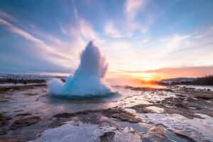 Islanda a luglio: geyser, balene e cascate senza il gelo dell’inverno