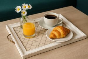 Come realizzare un vassoio da colazione personalizzato con vecchie cornici