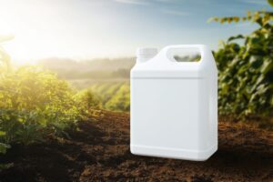 Come trasformare una tanica in plastica in un annaffiatoio di design
