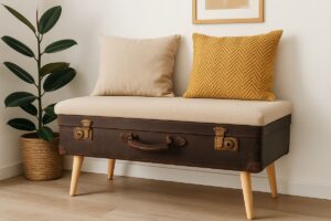 Fai da te con una vecchia valigia: idea geniale per una panca contenitore vintage