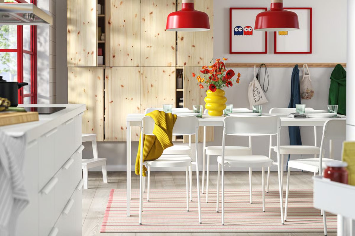 Scopri il tavolo VIHALS di Ikea