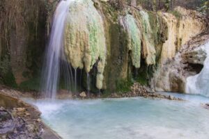 Le terme naturali da visitare ad agosto per un tuffo rigenerante e gratuito