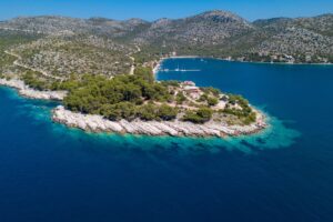 Croazia segreta: le isole meno turistiche dove il mare è ancora cristallino