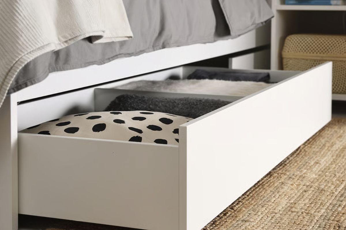 scopri il letto con cassetti di Ikea