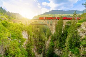 Viaggi in treno panoramico: le tratte europee perfette da fare ora