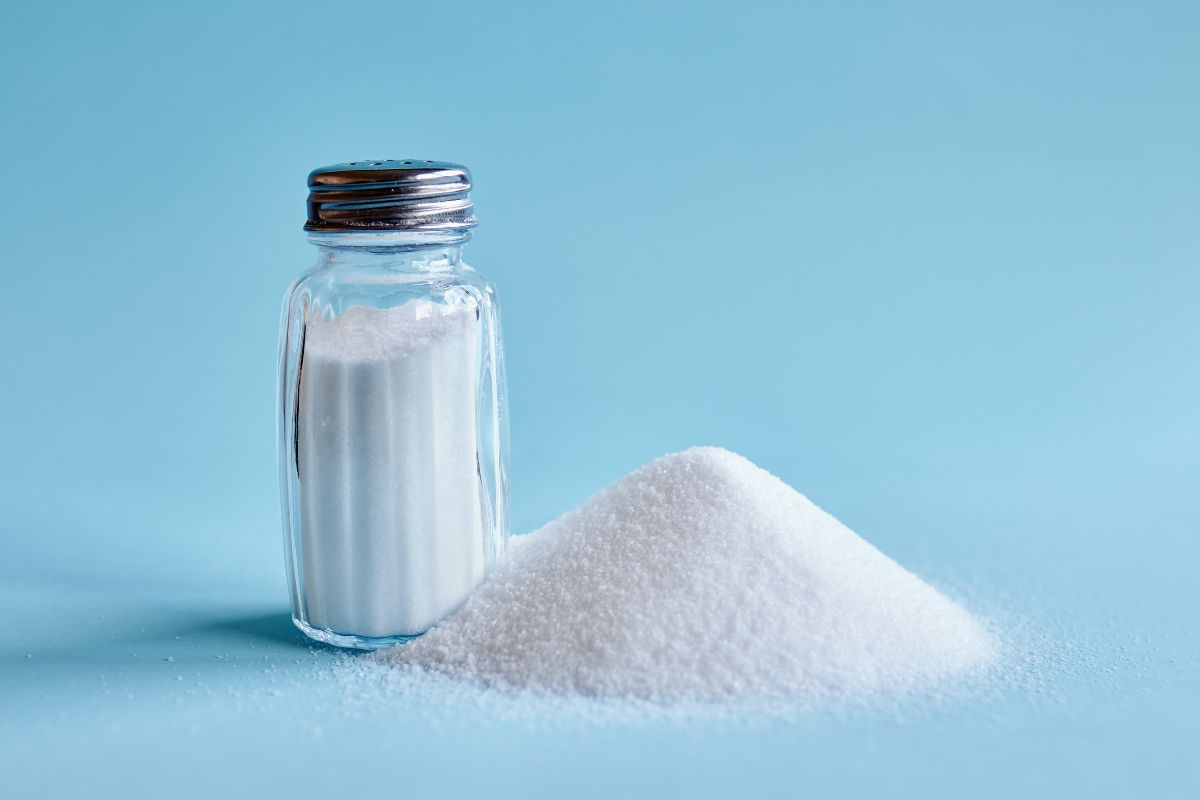 trucco del sale per il ferro da stiro