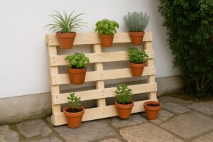 Come creare un angolo verde con pallet e vasi riciclati