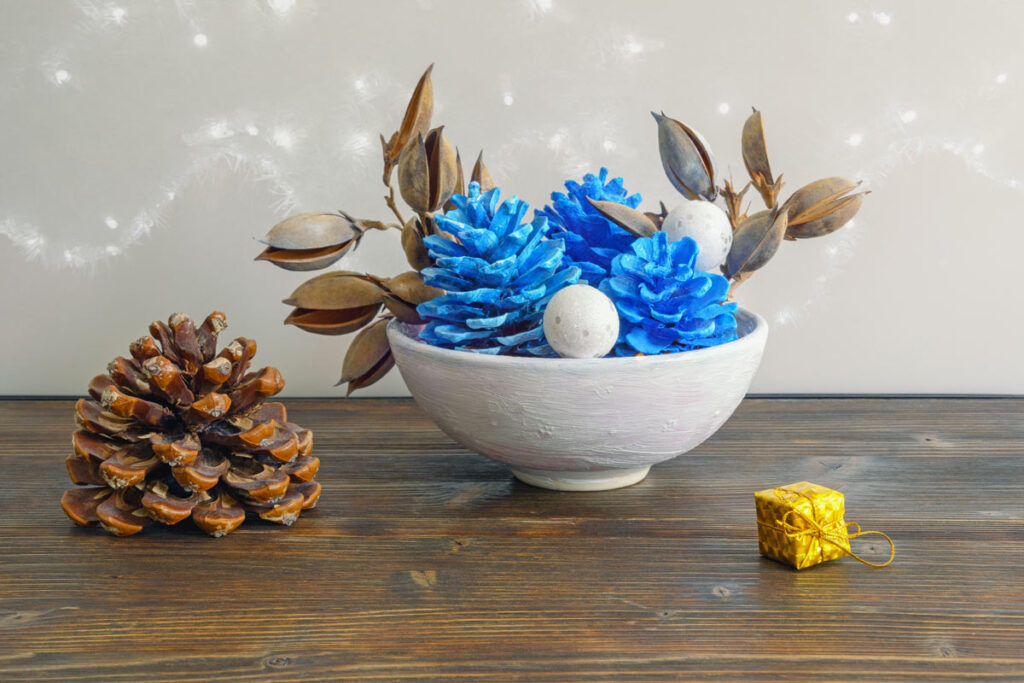 Centrotavola natalizio fai da te con pigne: 5 idee semplici e d’effetto